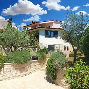 https://apartmani-val-blue.in-istria.net